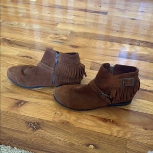 Minnetonka Brown Suede Fringe Ankle Boots